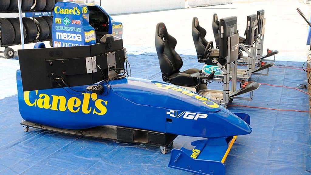 Simulador de carreras APEX con Canel's Racing