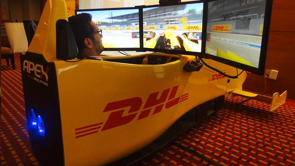 Simulador de carreras APEX con DHL Express