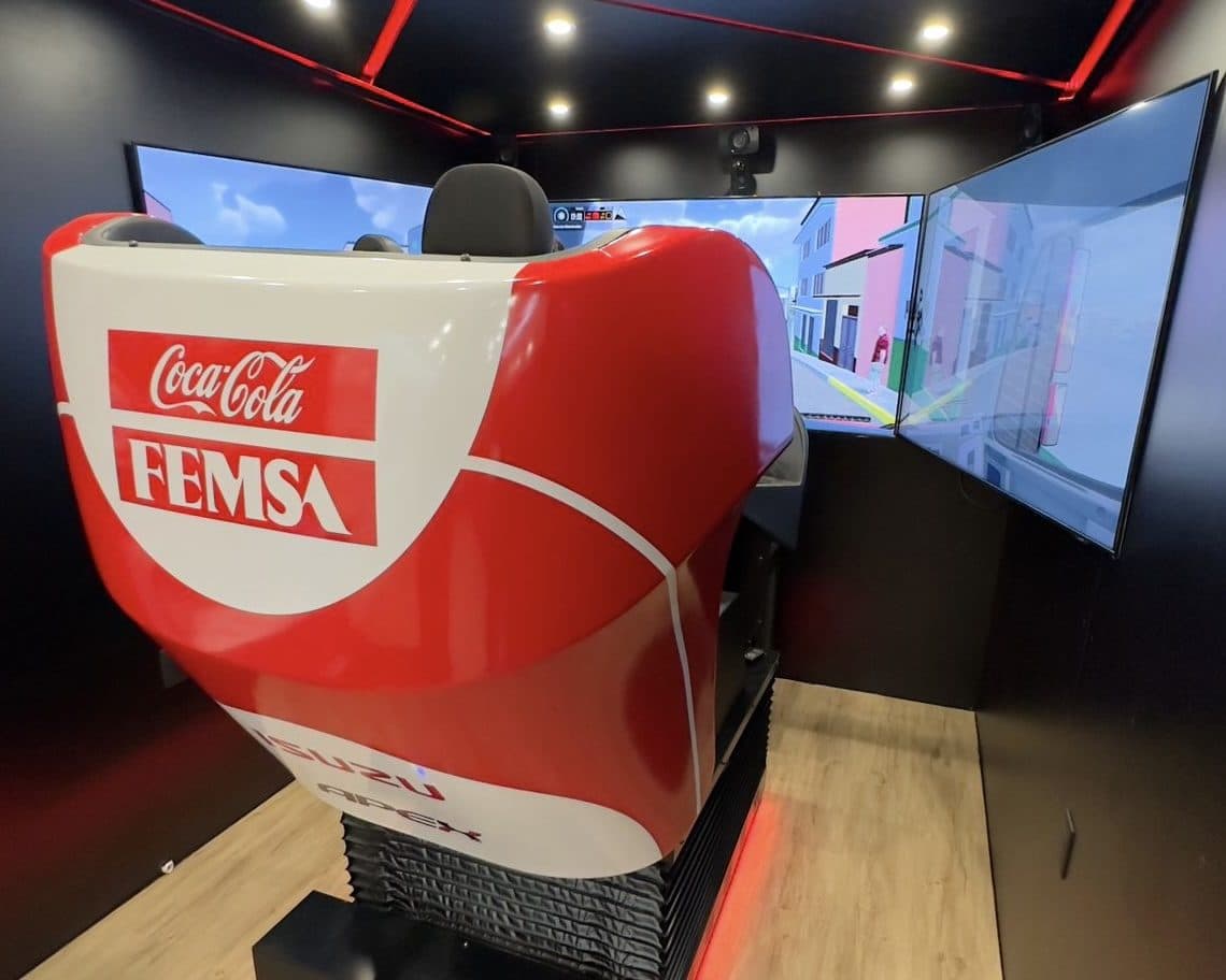 Coca-Cola FEMSA profesionaliza a sus conductores con la adquisición de más simuladores de manejo.