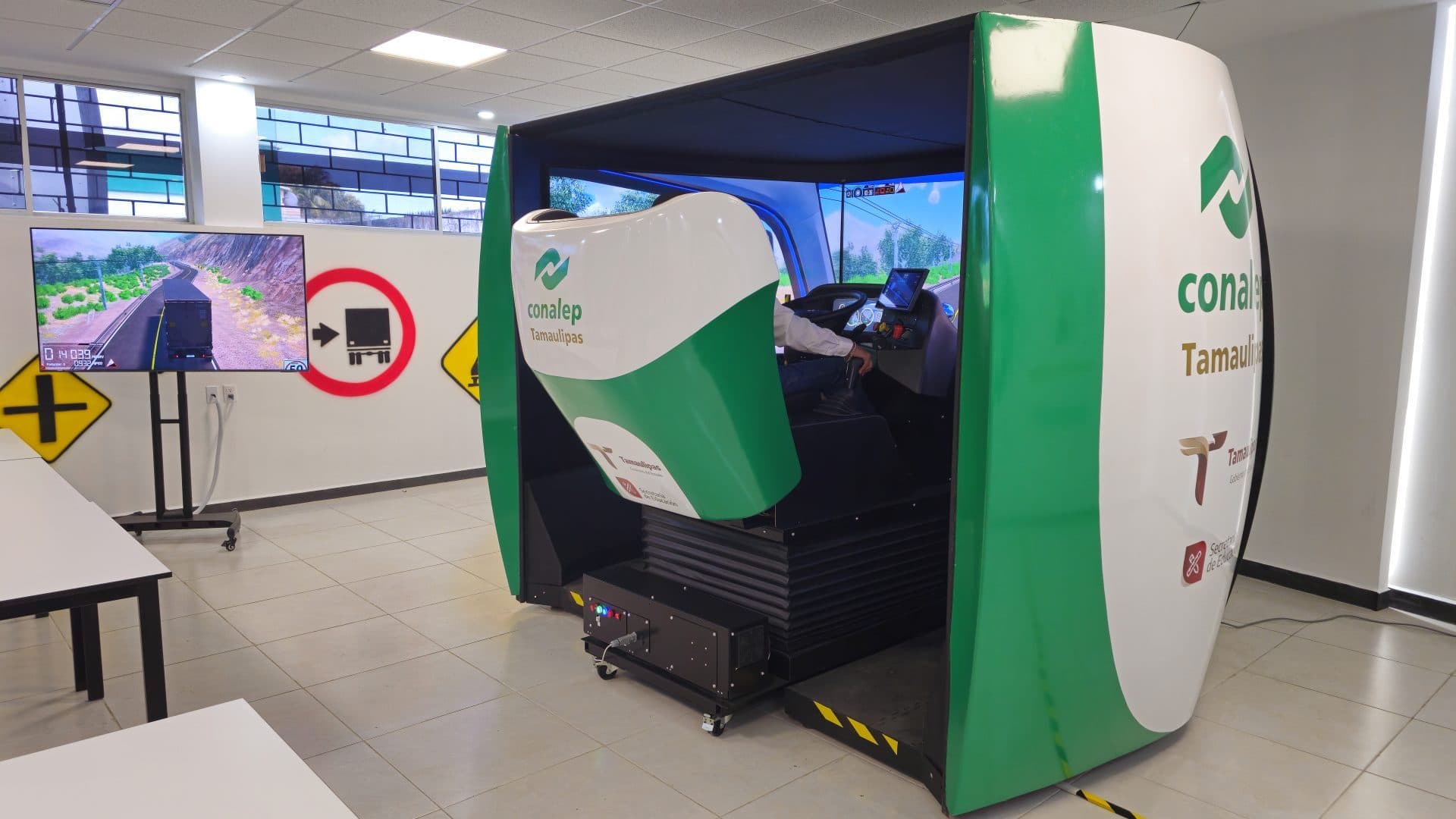 CONALEP Tampico y Reynosa fortalecen la formación de operadores con simulación de autotransporte