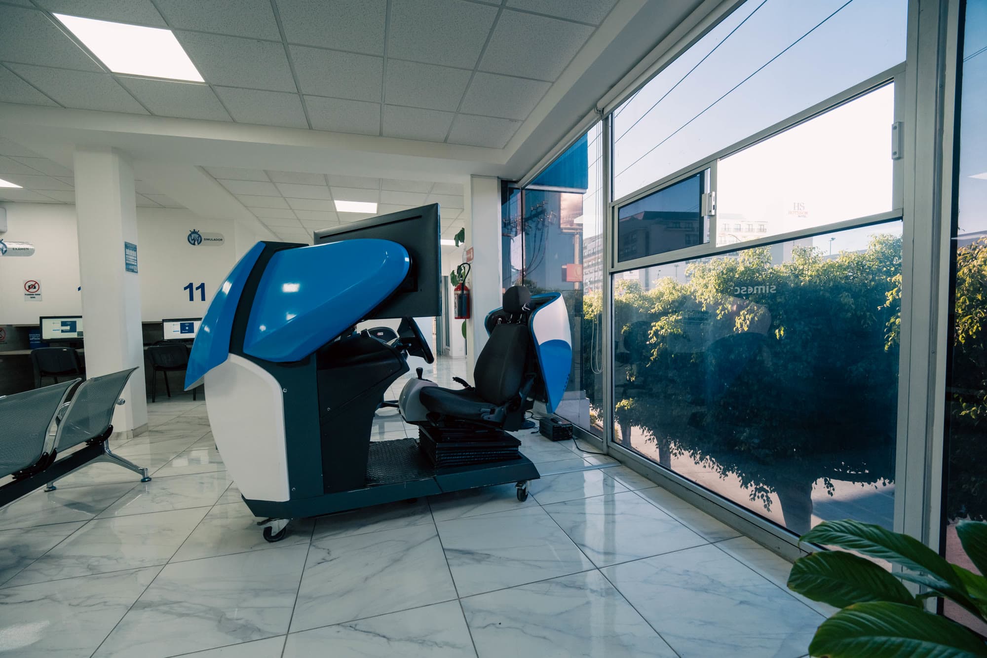 Módulo de licencias de Guanajuato con simulador de automóvil de la Secretaría de Seguridad
