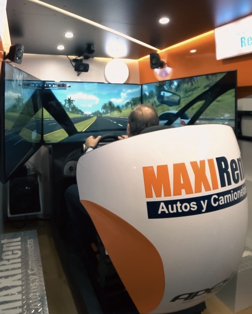 MAXIRENT REVOLUCIONA LA EXPERIENCIA DE CONDUCCIÓN CON SIMULADOR DE MANEJO