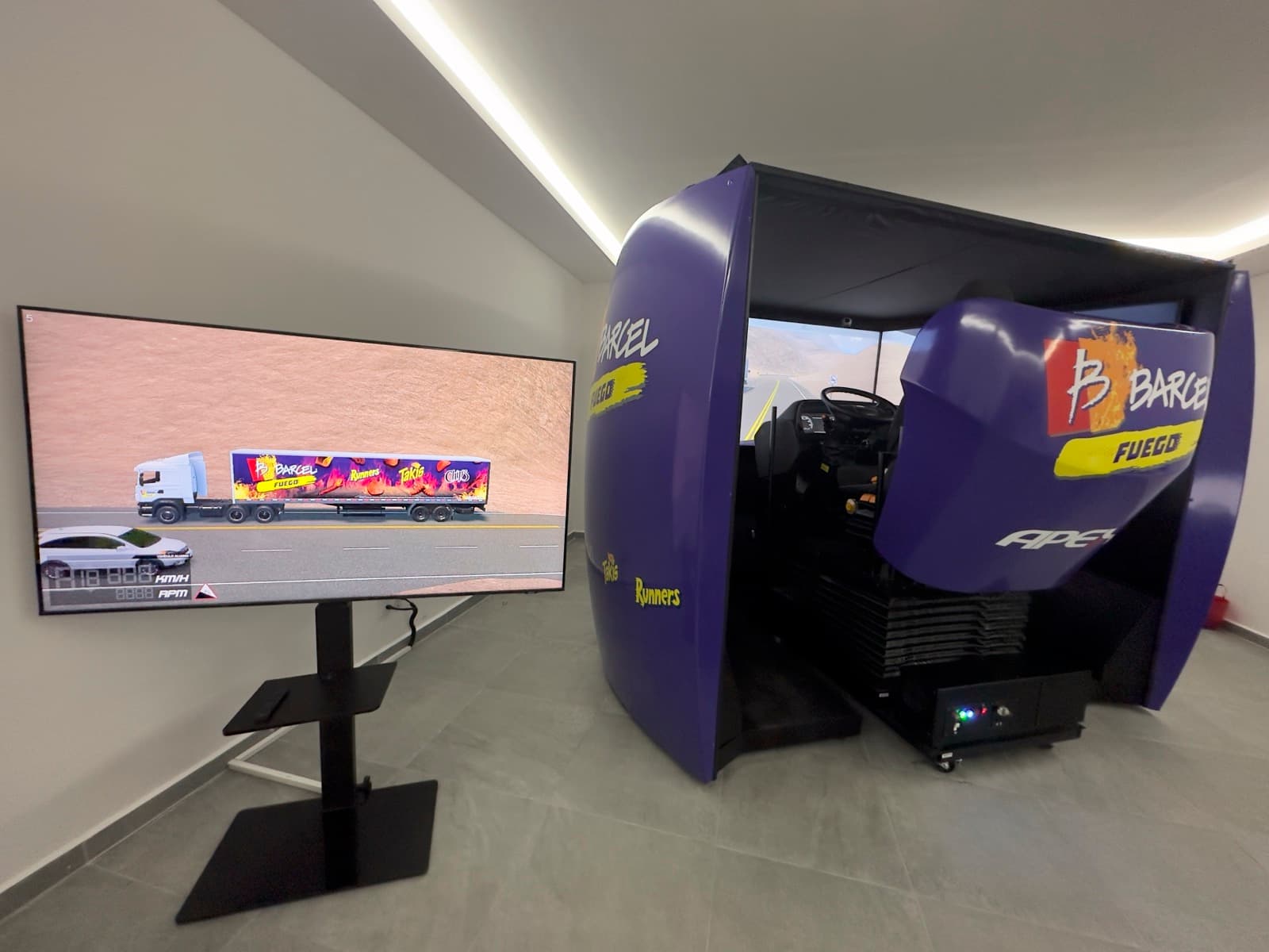 Simulador APEX personalizado con el branding morado de Barcel