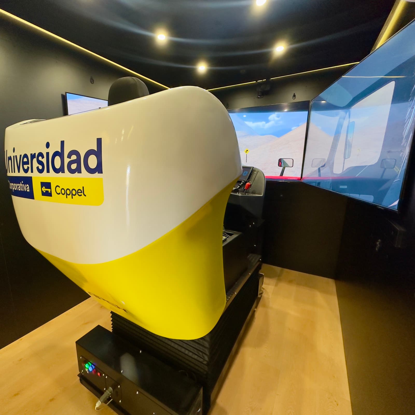 Aula móvil APEX con simulador de transporte itinerante de Coppel