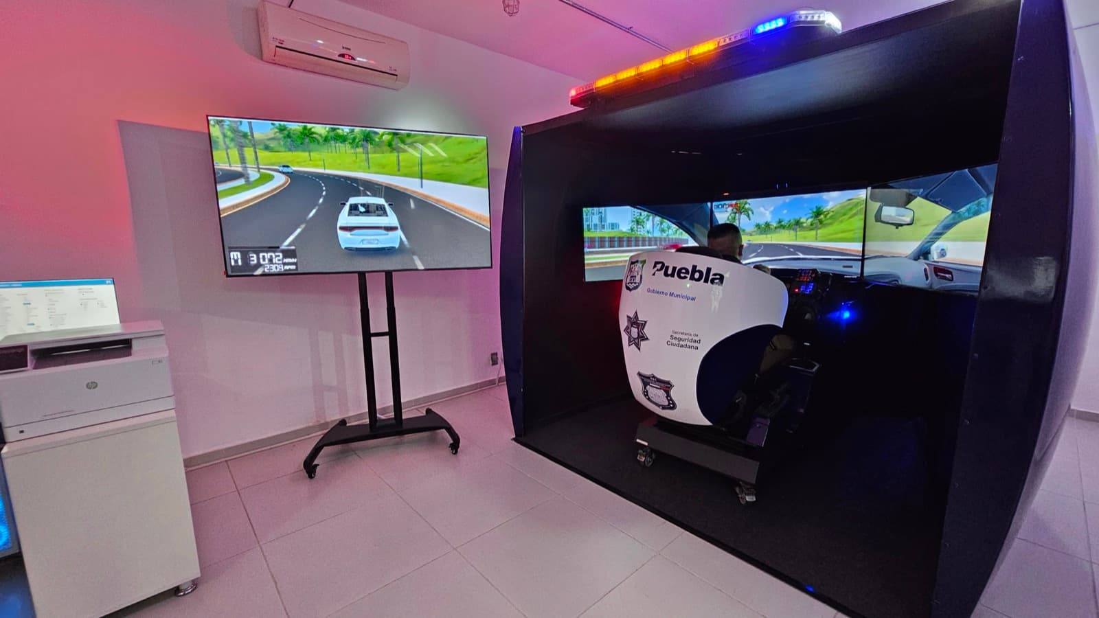 Simulador de patrulla APEX de la academia de policía de Puebla