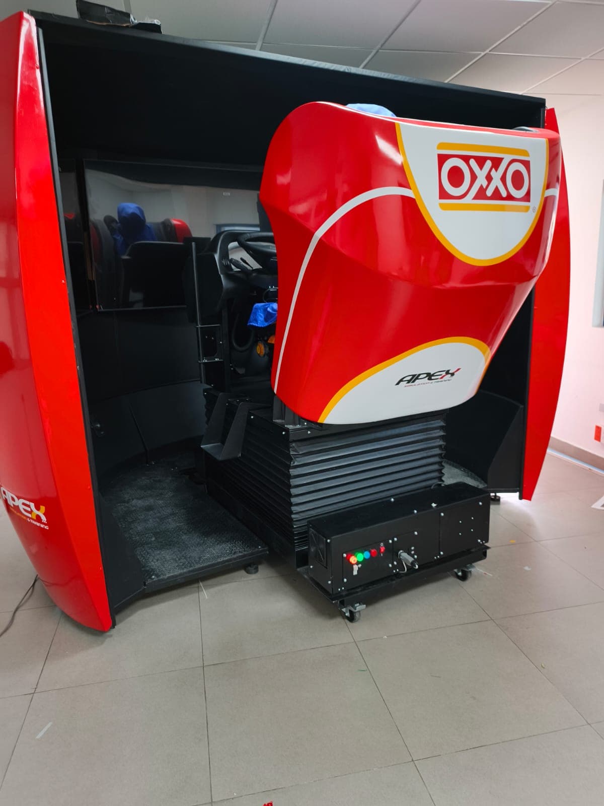 Simulador de transporte APEX para operadores de reparto de OXXO
