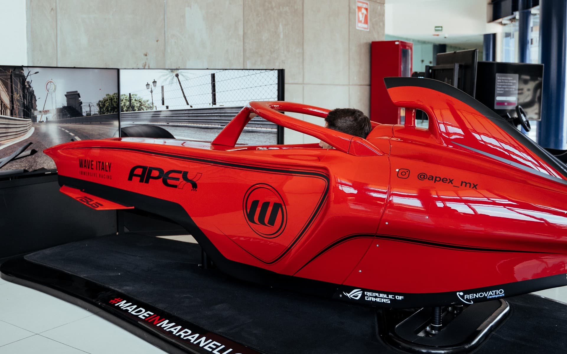 Simulador de Fórmula 1 APEX de alta inmersión en activación de marca