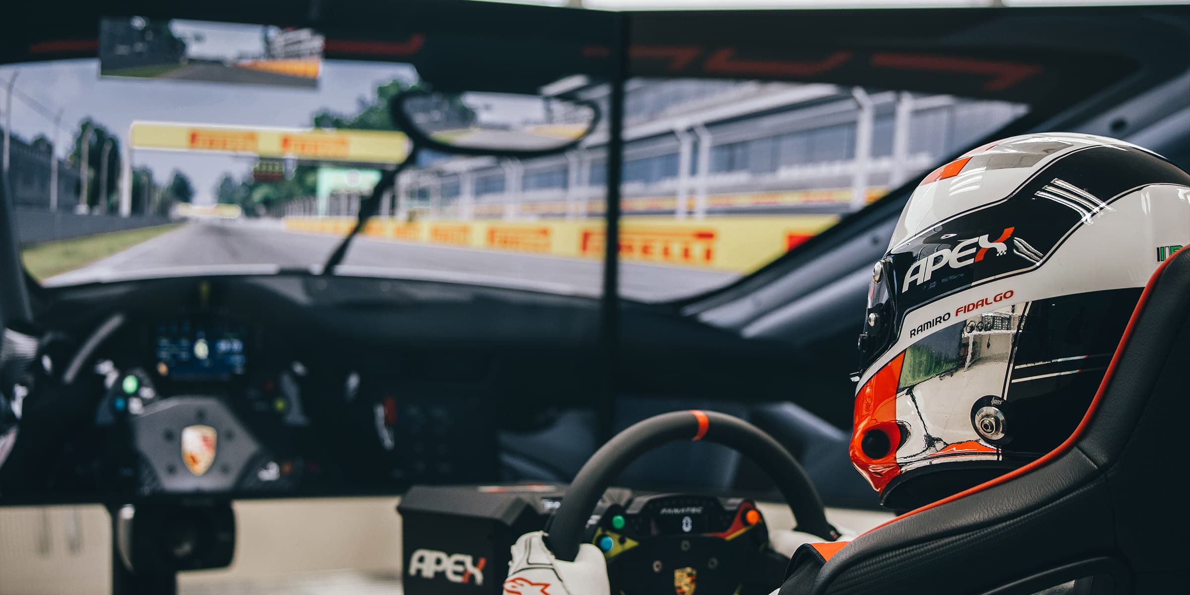 Física de competencia y circuitos reales del simulador con movimiento MotionGP de APEX