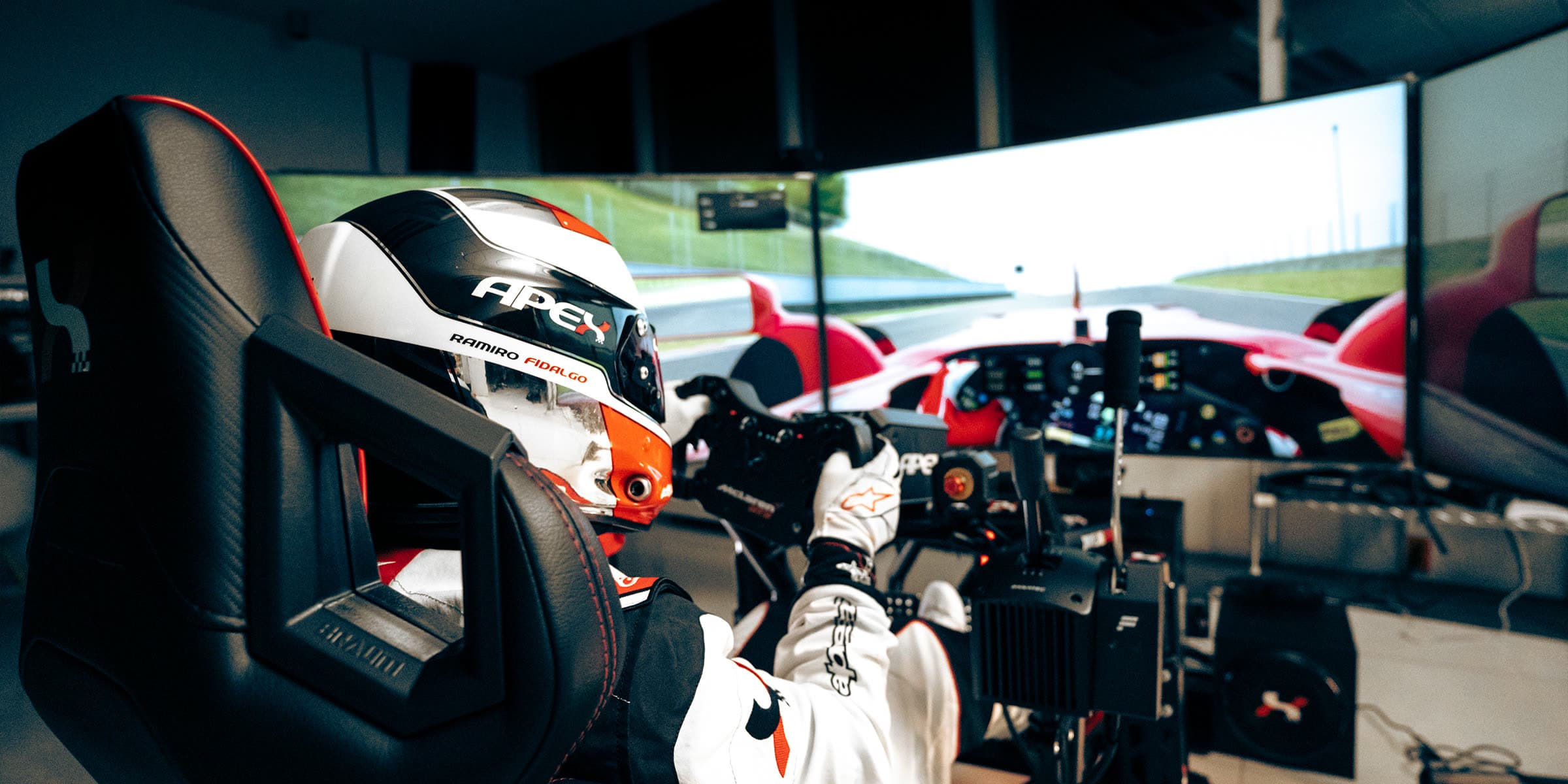Sistema de movimiento del simulador con movimiento MotionGP de APEX
