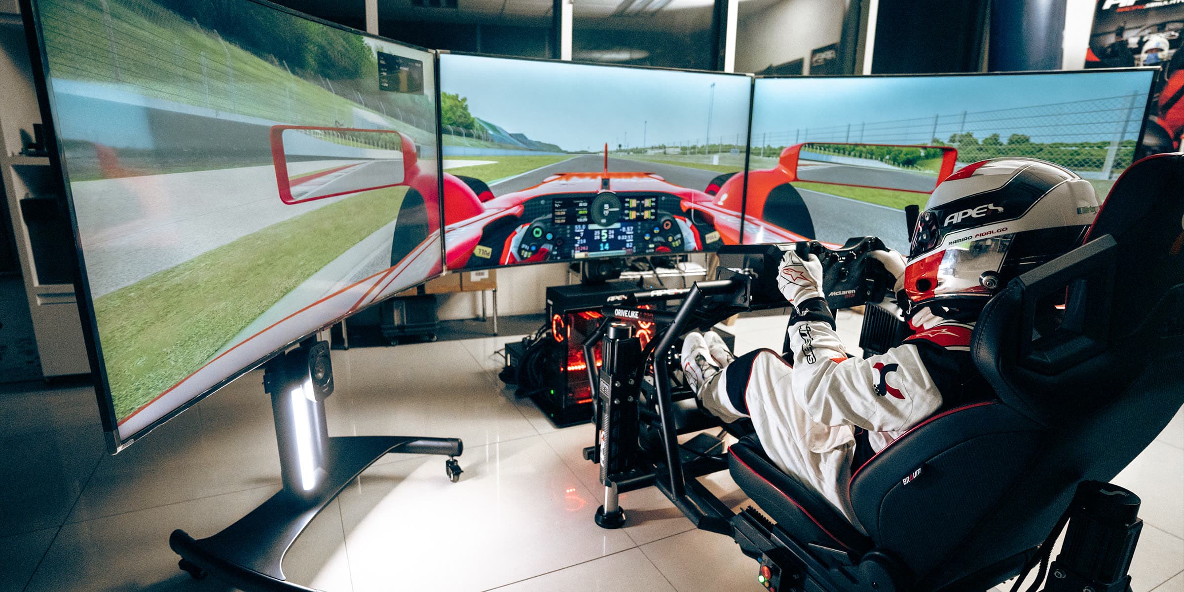 Sistema visual envolvente del simulador con movimiento MotionGP de APEX