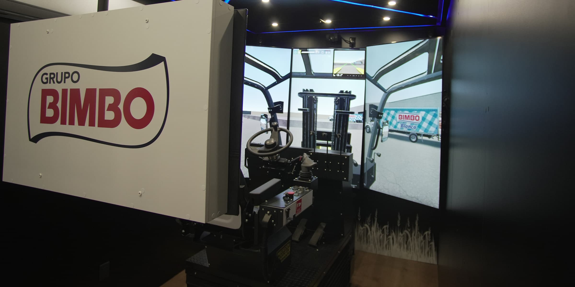 Aula interactiva de capacitación con el simulador de montacargas APEX