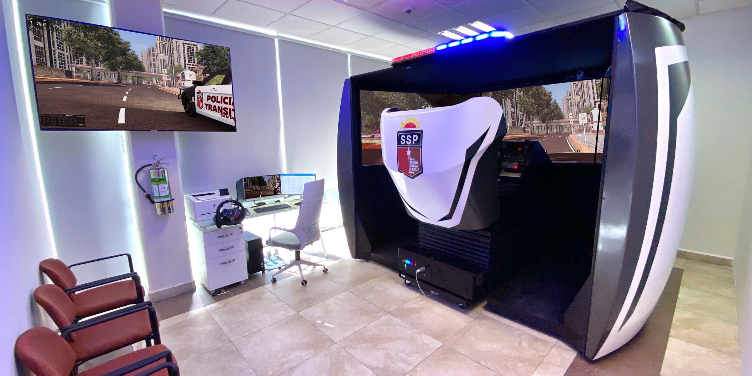 Aula interactiva de capacitación con el simulador de patrulla APEX